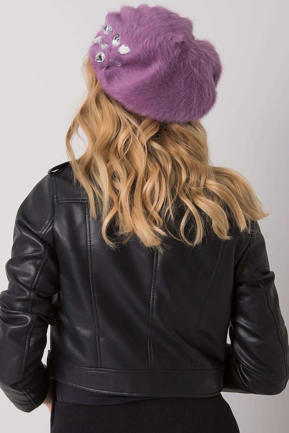 Beret AT: Luxurious Crystal-Embellished Fashion Statement