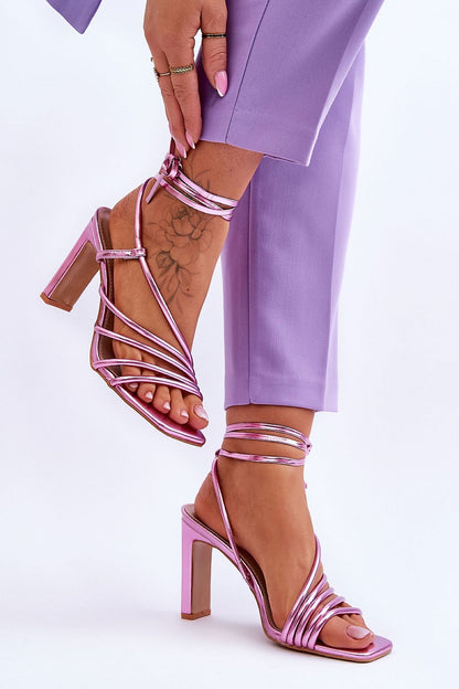 Strappy sandals Step in style