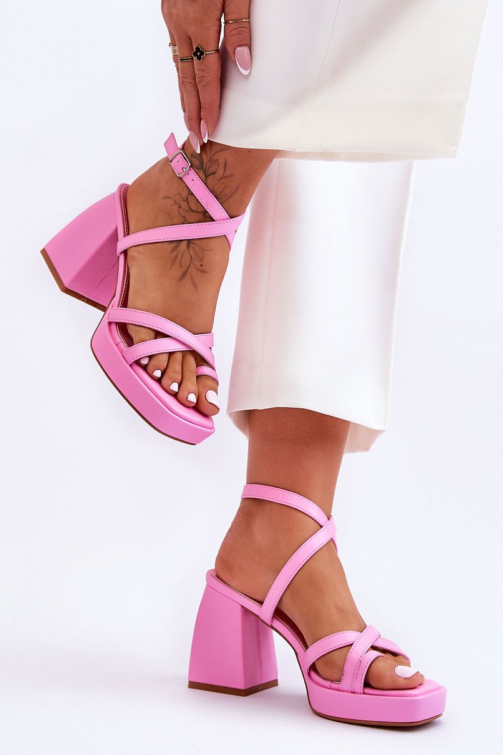 Heel sandals Step in style