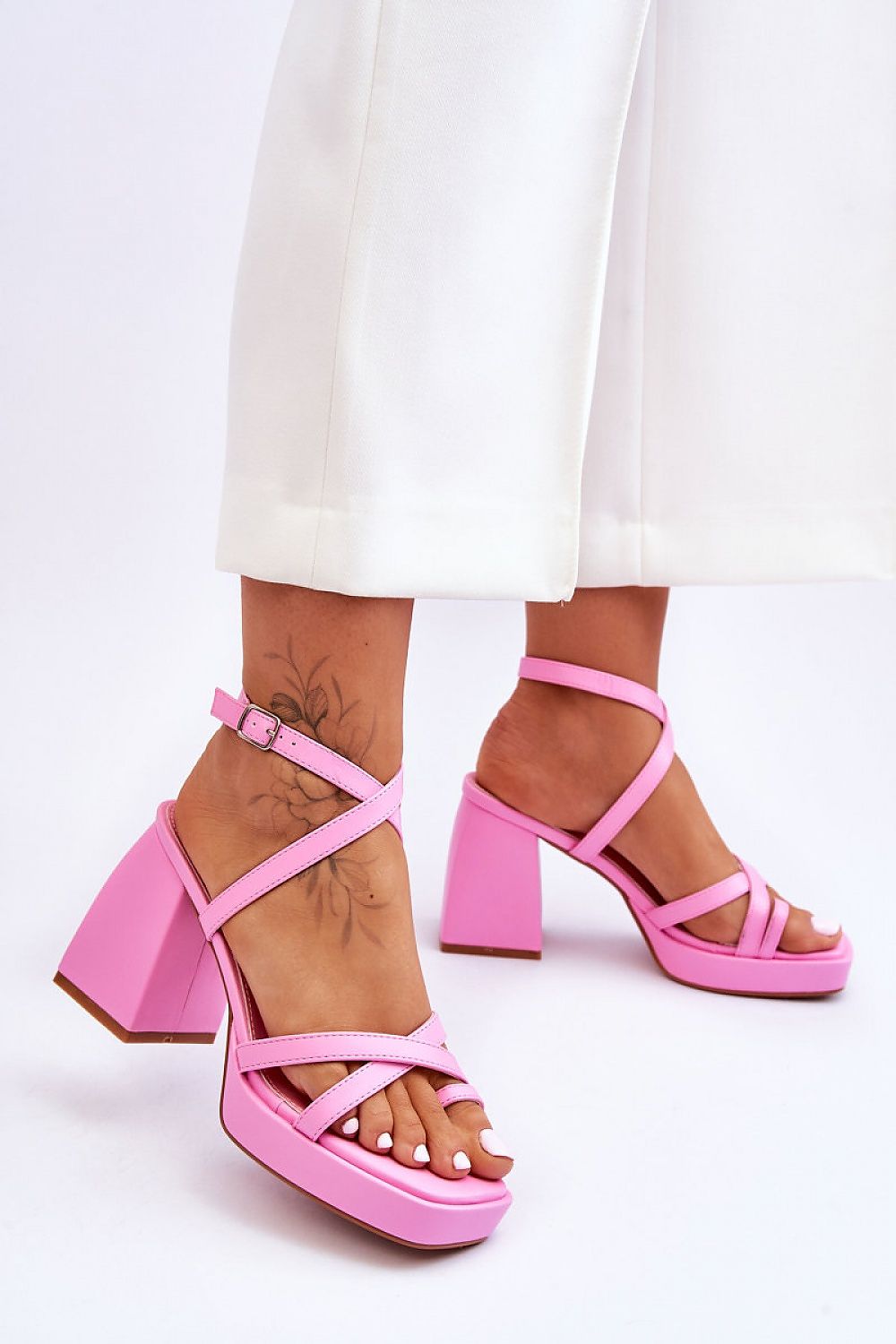 Heel sandals Step in style