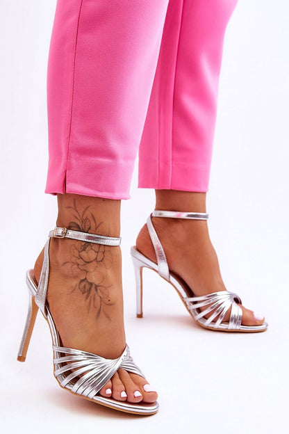 Heel sandals Step in style