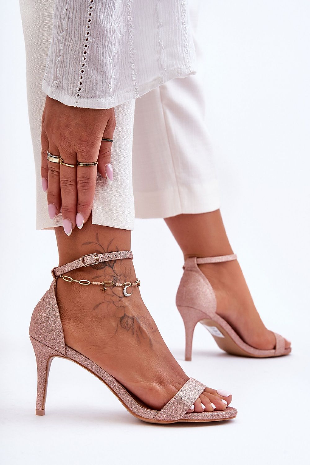 Heel sandals Step in style