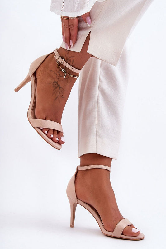 Heel sandals Step in style