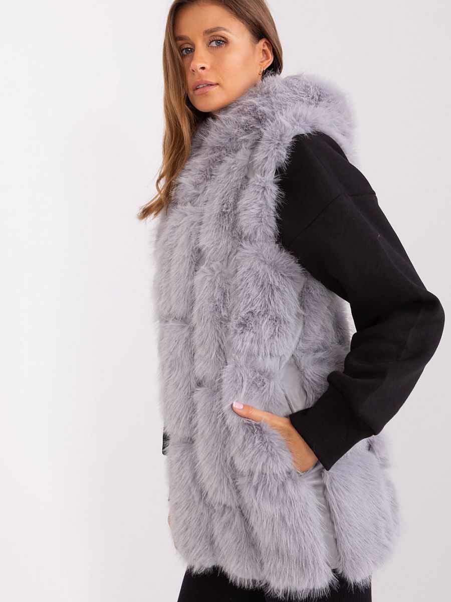 Gilet AT
Luxurious Hooded Fur Gilet