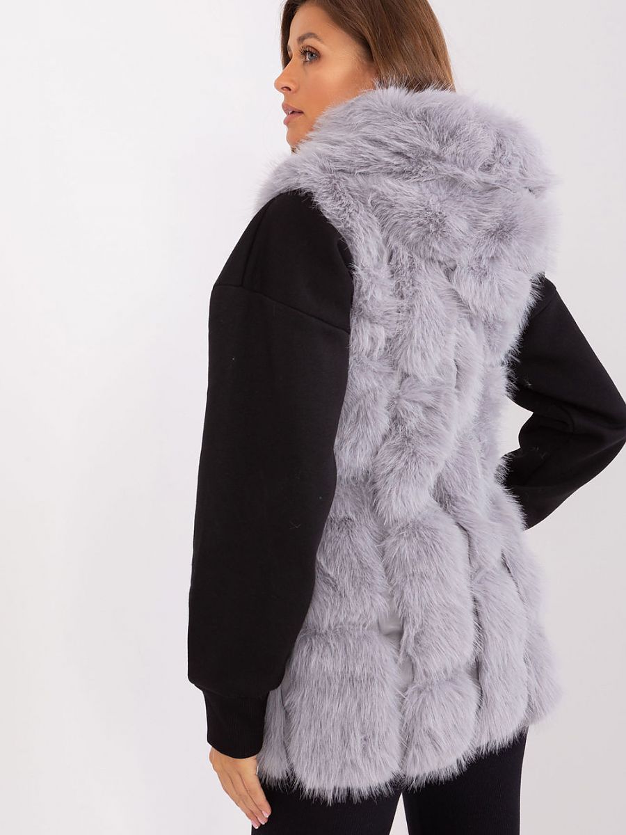 Gilet AT
Luxurious Hooded Fur Gilet