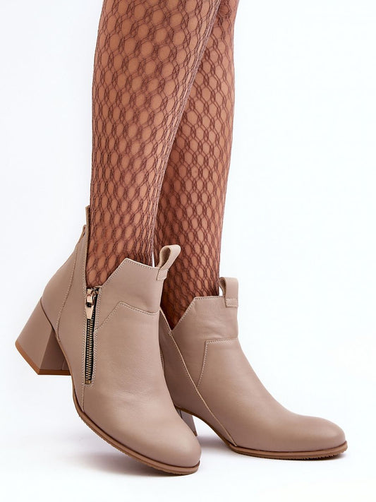 Heel boots Step in style