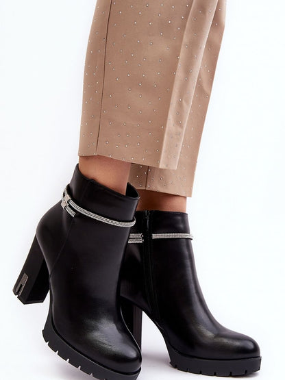 Heel boots Step in style