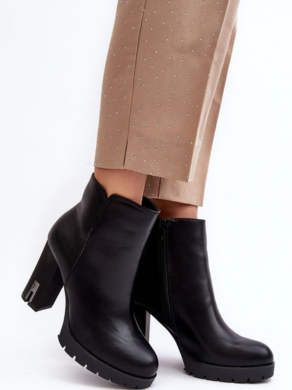 Heel boots Step in style