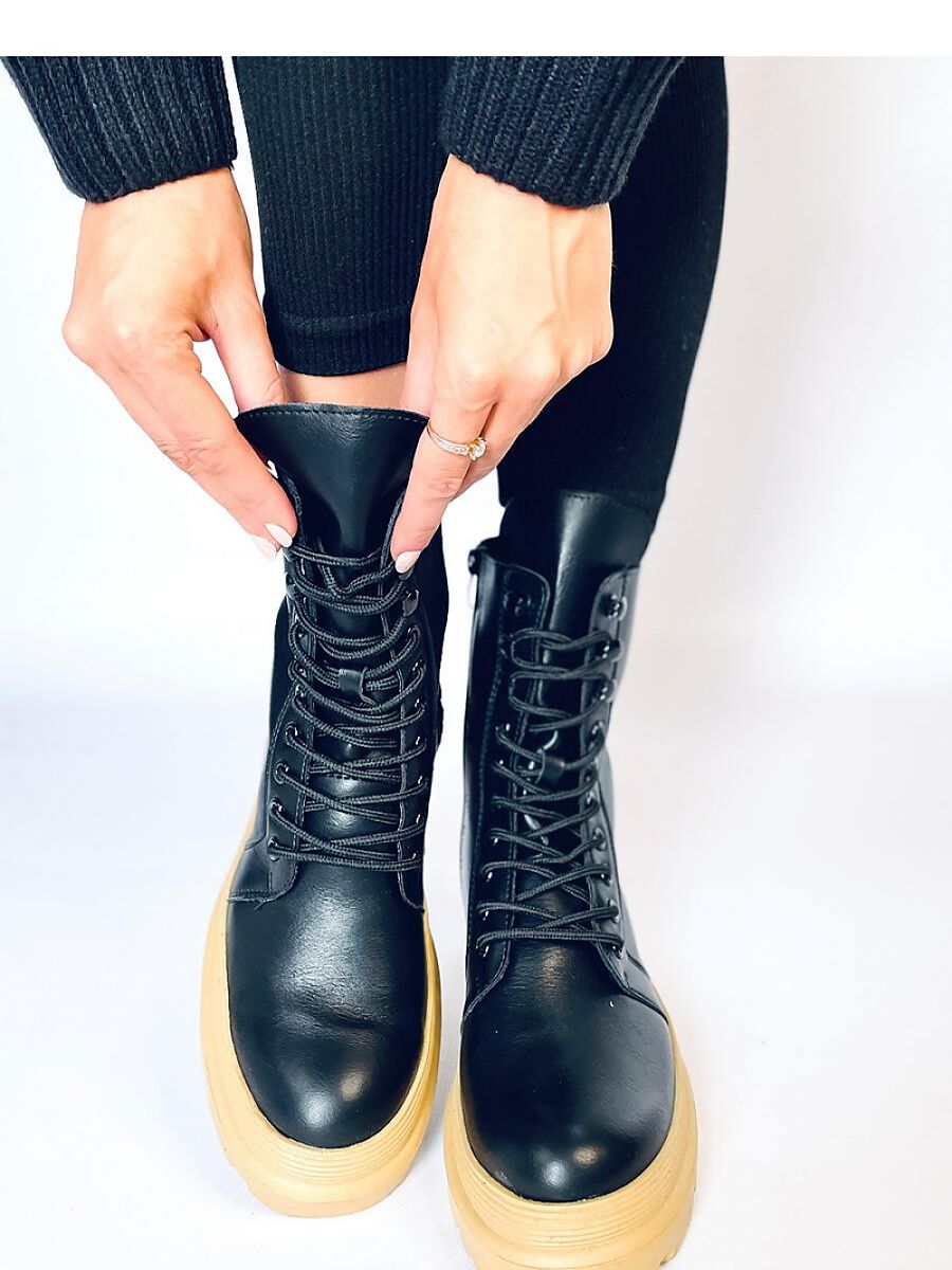 Inello Lace-Up Women's Boots