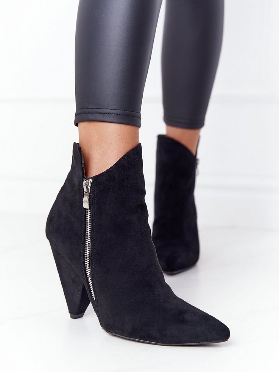 Heel boots Step in style