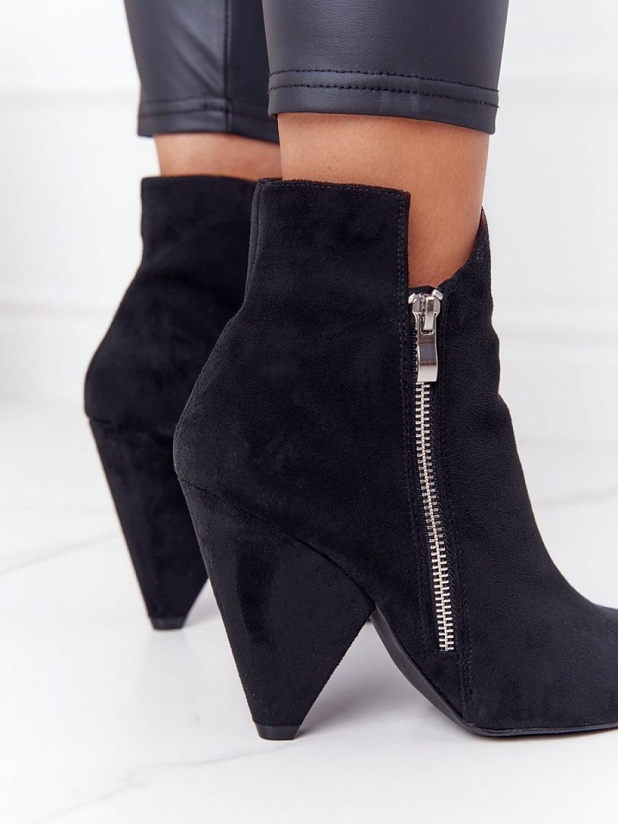 Heel boots Step in style