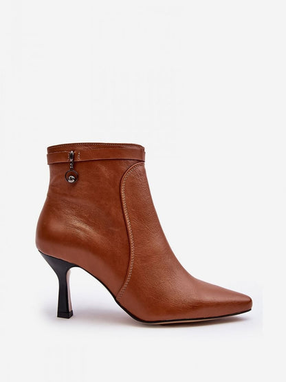 Heel boots Step in style