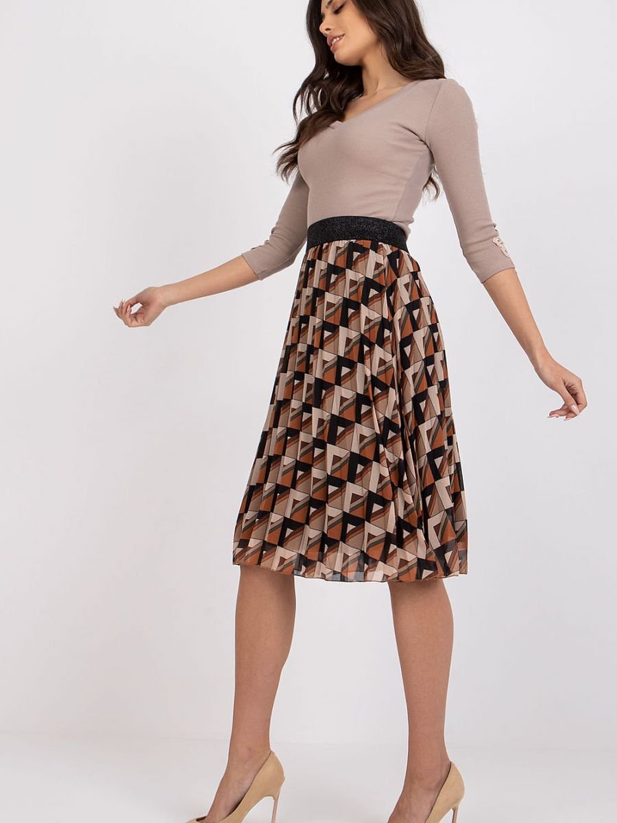 Elegant Pleated Skirt - Versatile Fashion Piece