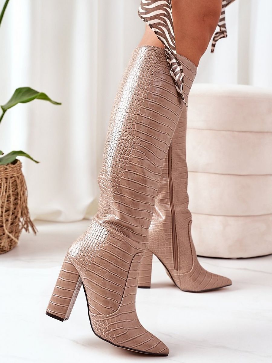 Heel boots Step in style