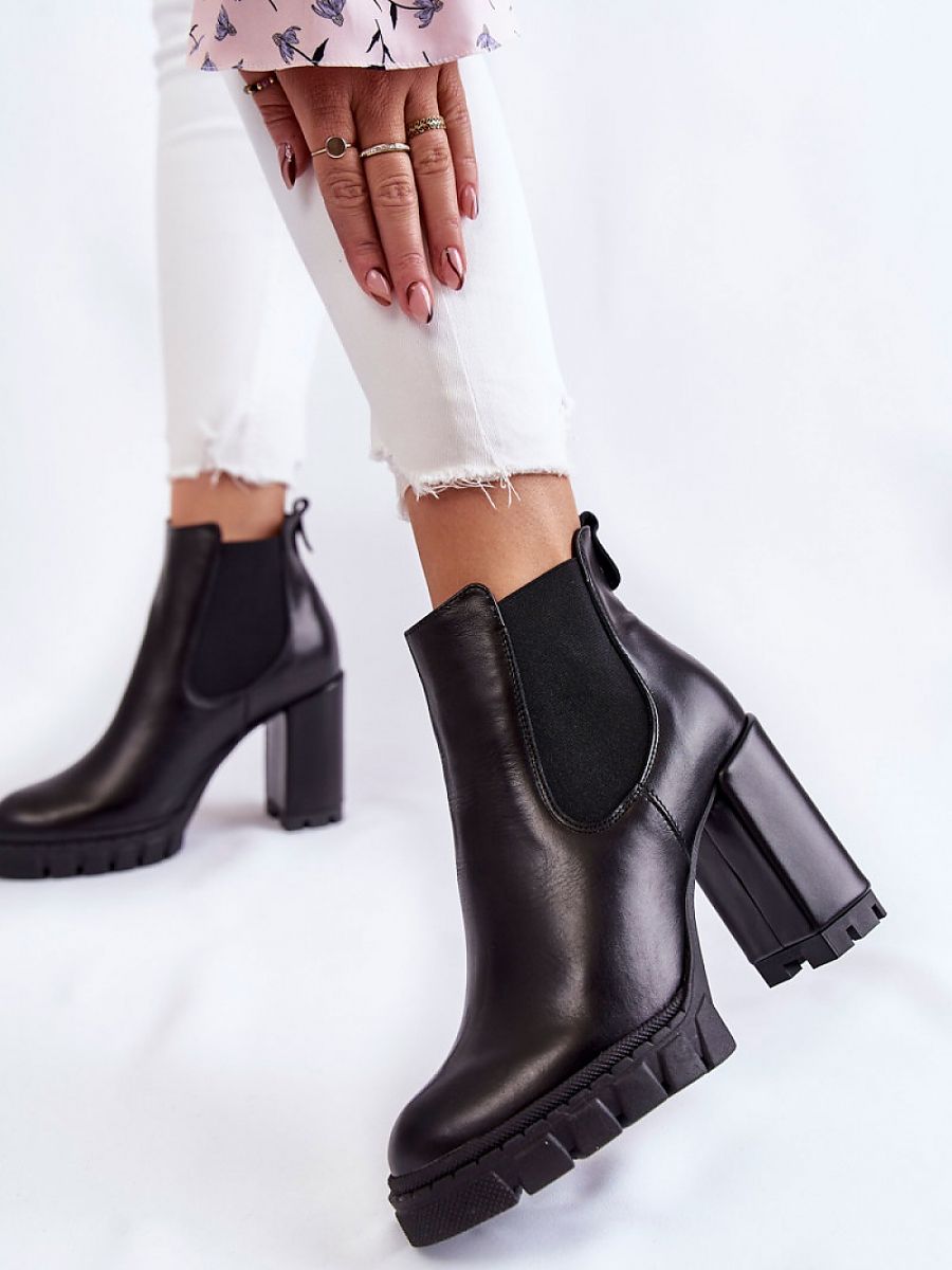 Heel boots Step in style