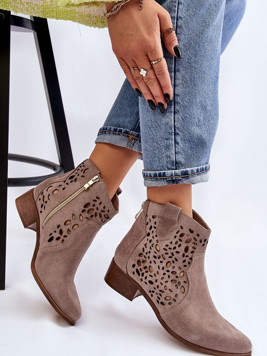 Heel boots Step in style