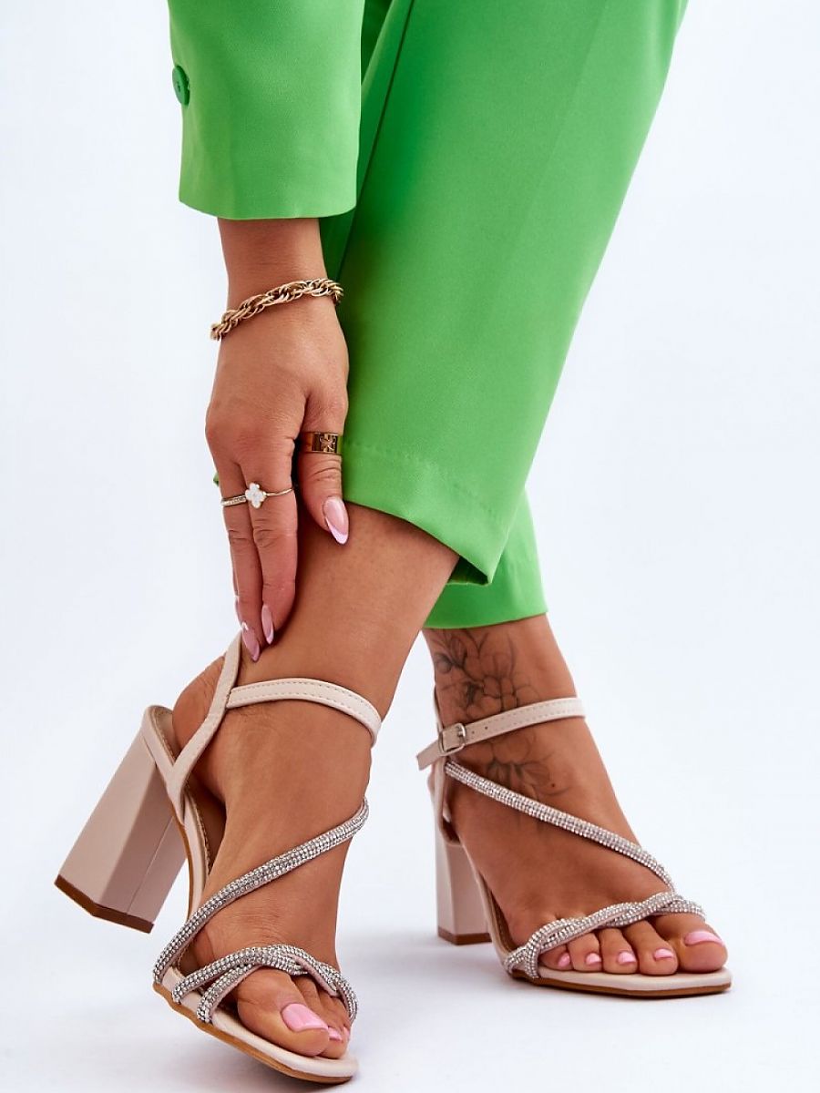 Heel sandals Step in style