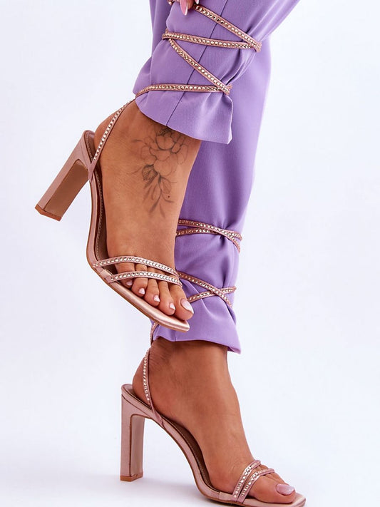 Strappy sandals Step in style