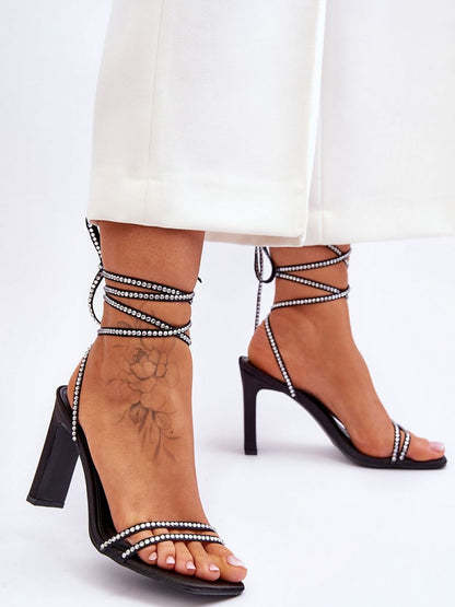 Strappy sandals Step in style