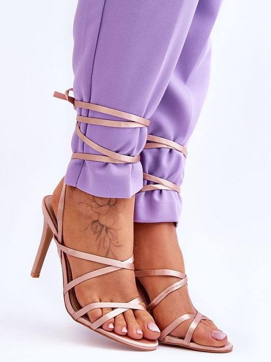 Strappy sandals Step in style