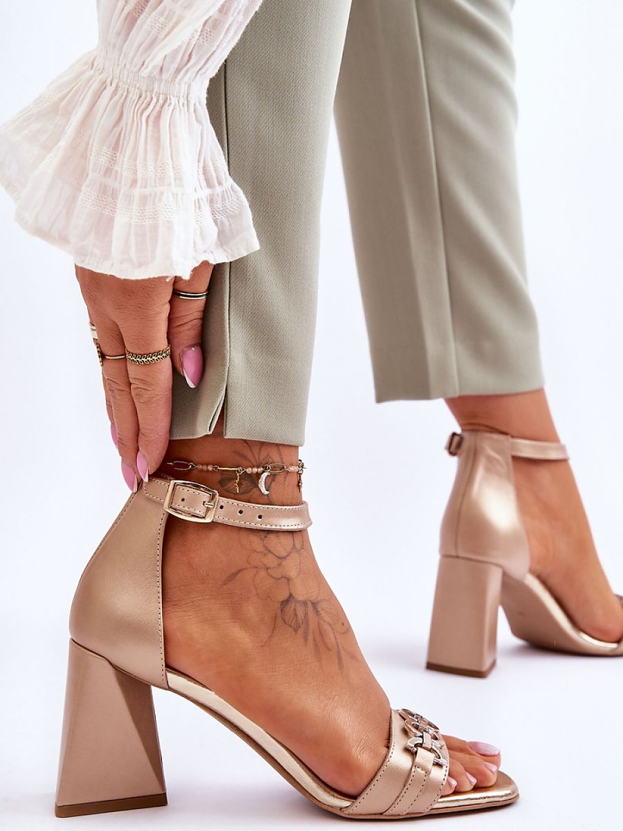 Heel sandals Step in style