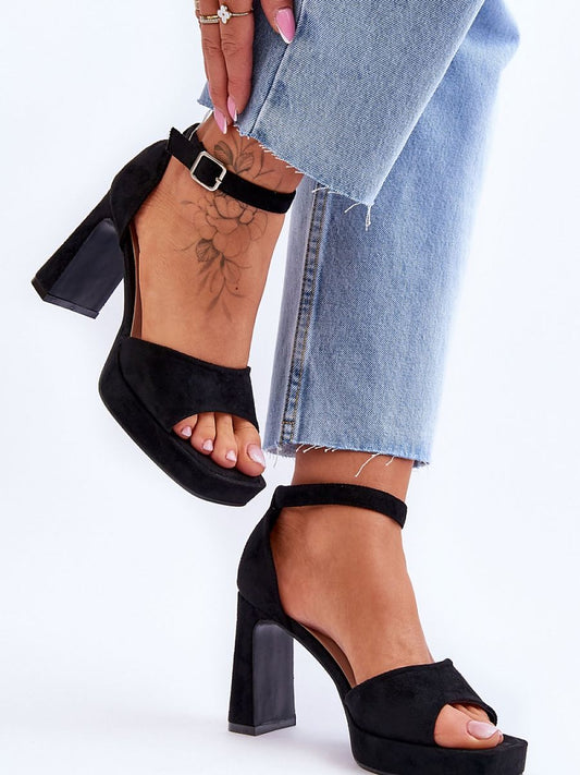 Heel sandals Step in style