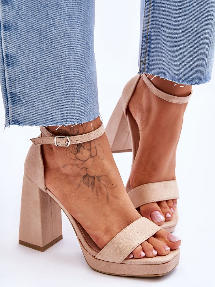 Heel sandals Step in style