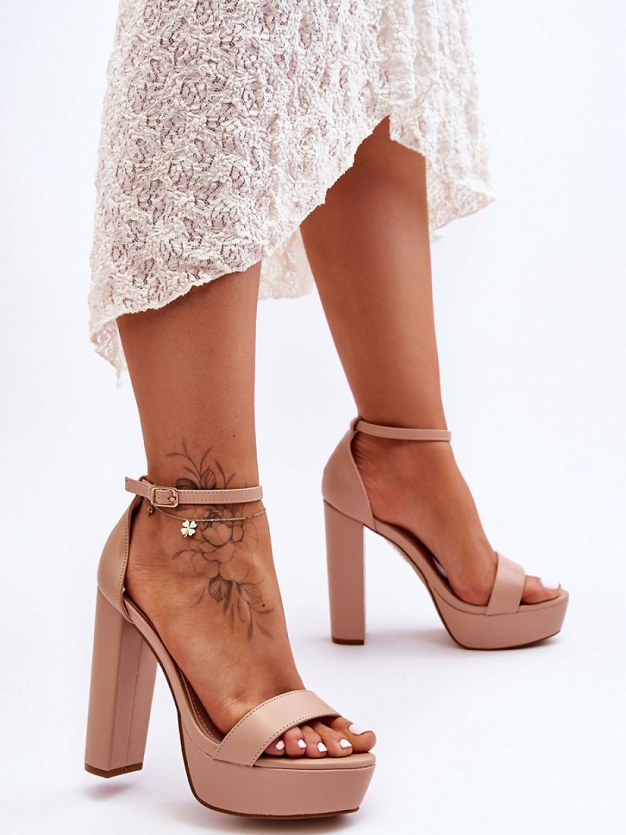 Heel sandals Step in style