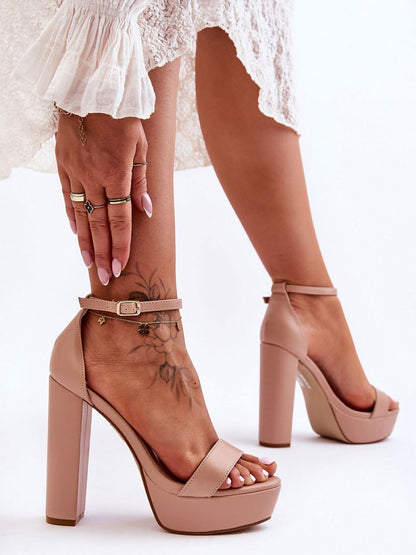 Heel sandals Step in style