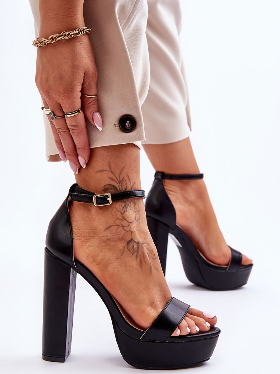 Heel sandals Step in style