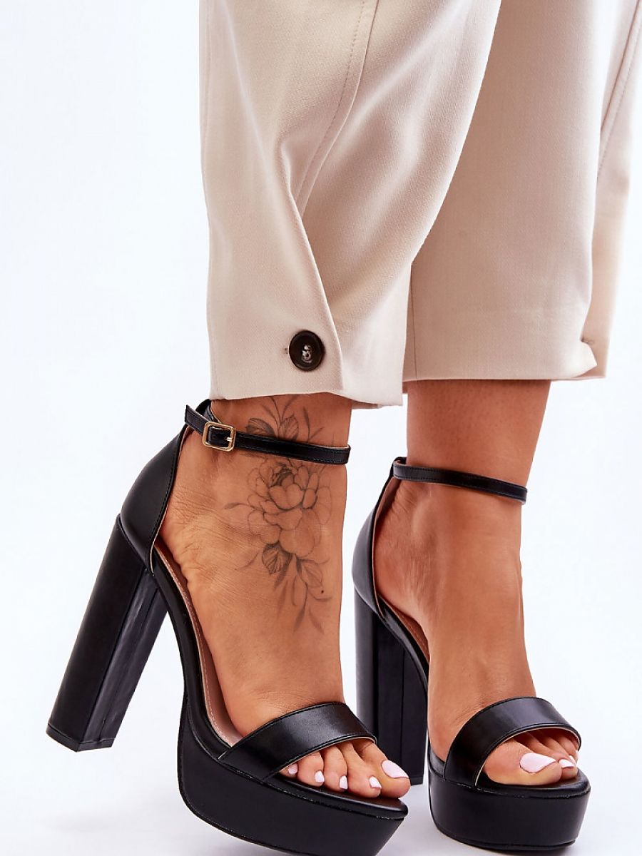 Heel sandals Step in style