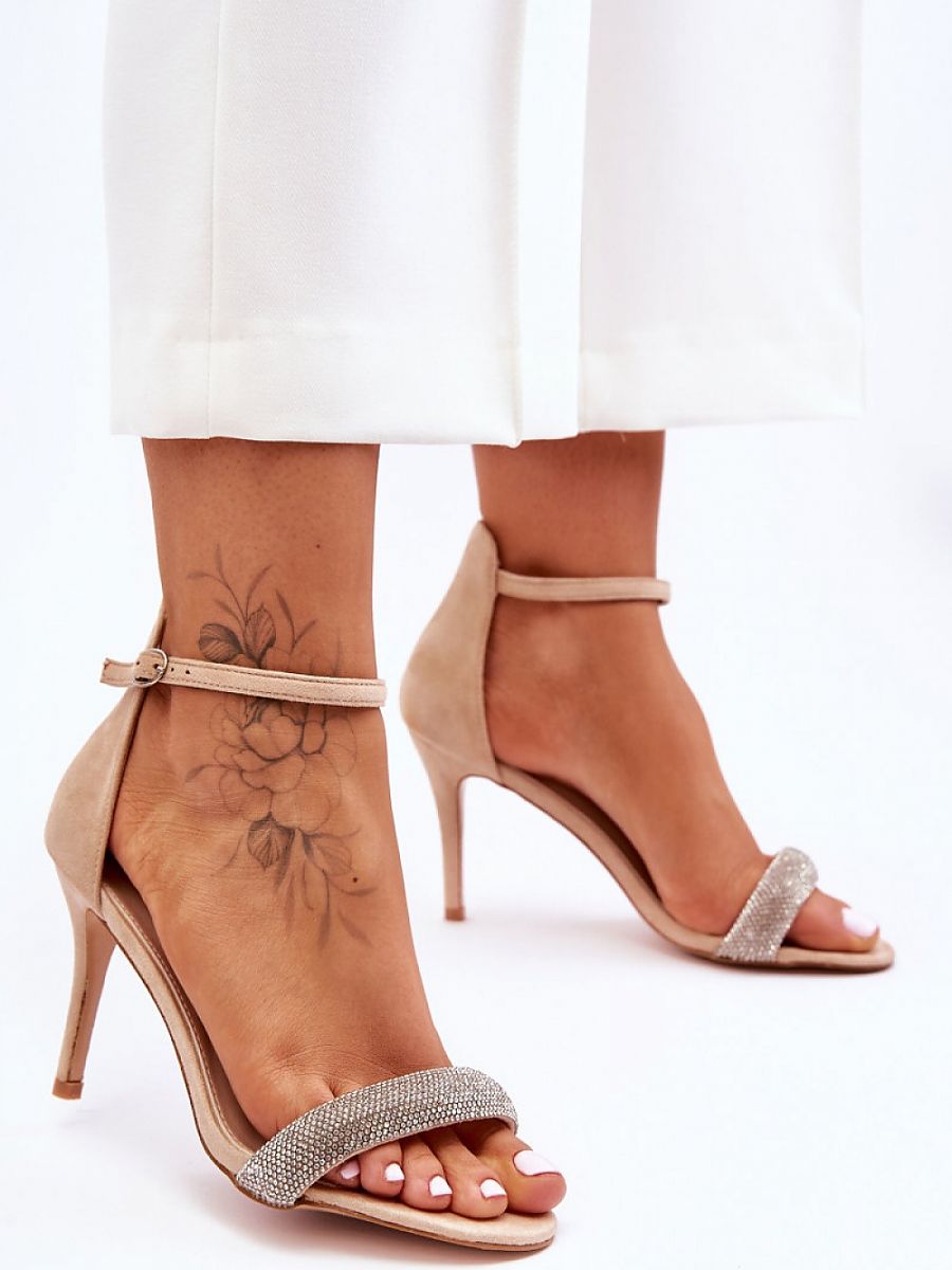 Heel sandals Step in style