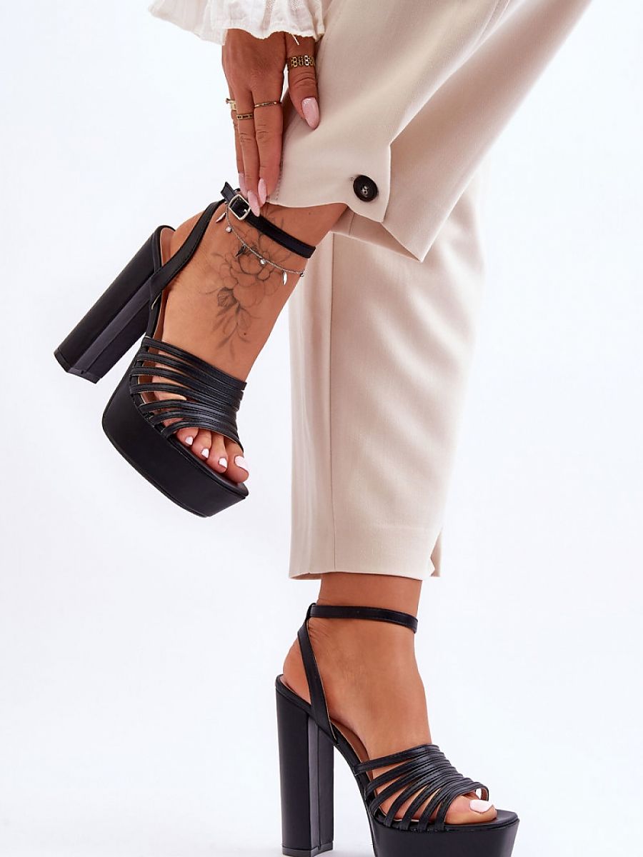 Heel sandals Step in style