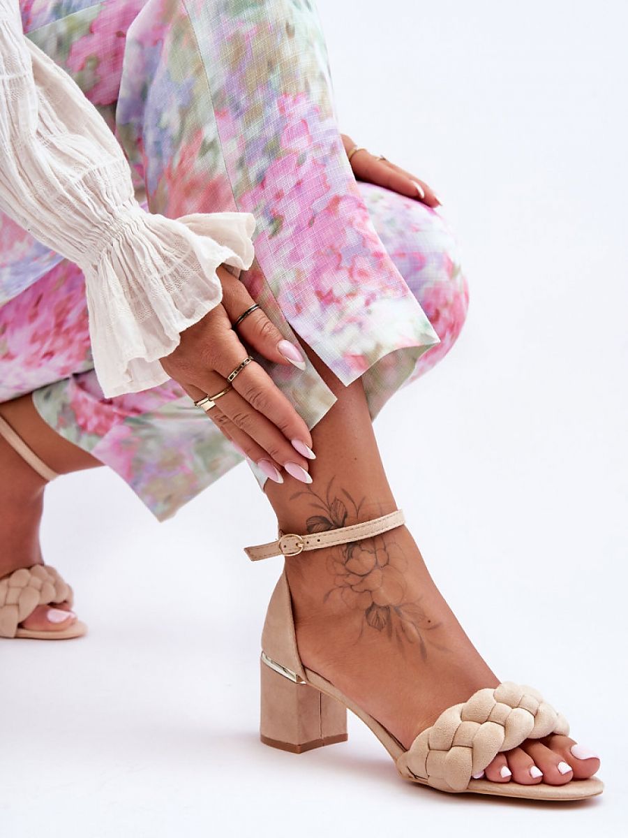 Heel sandals Step in style