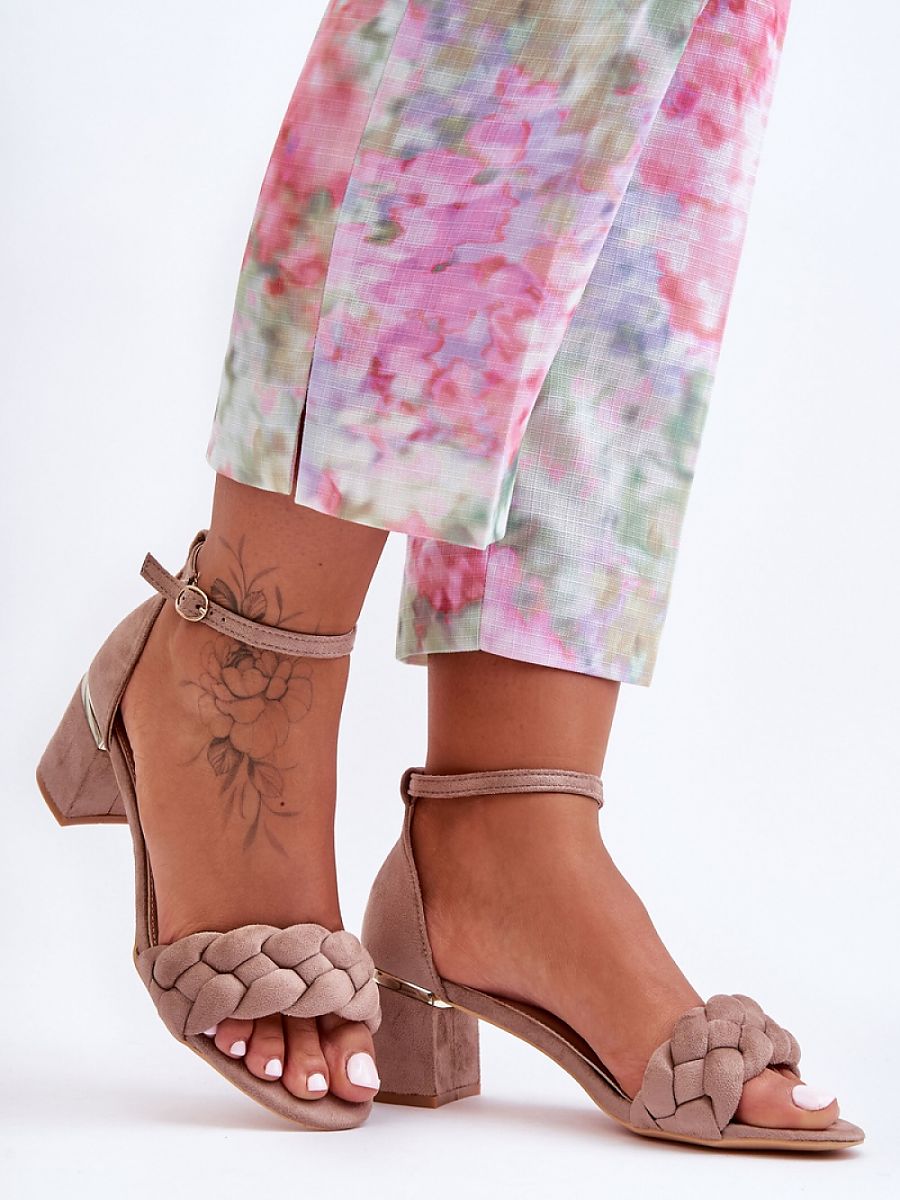 Heel sandals Step in style