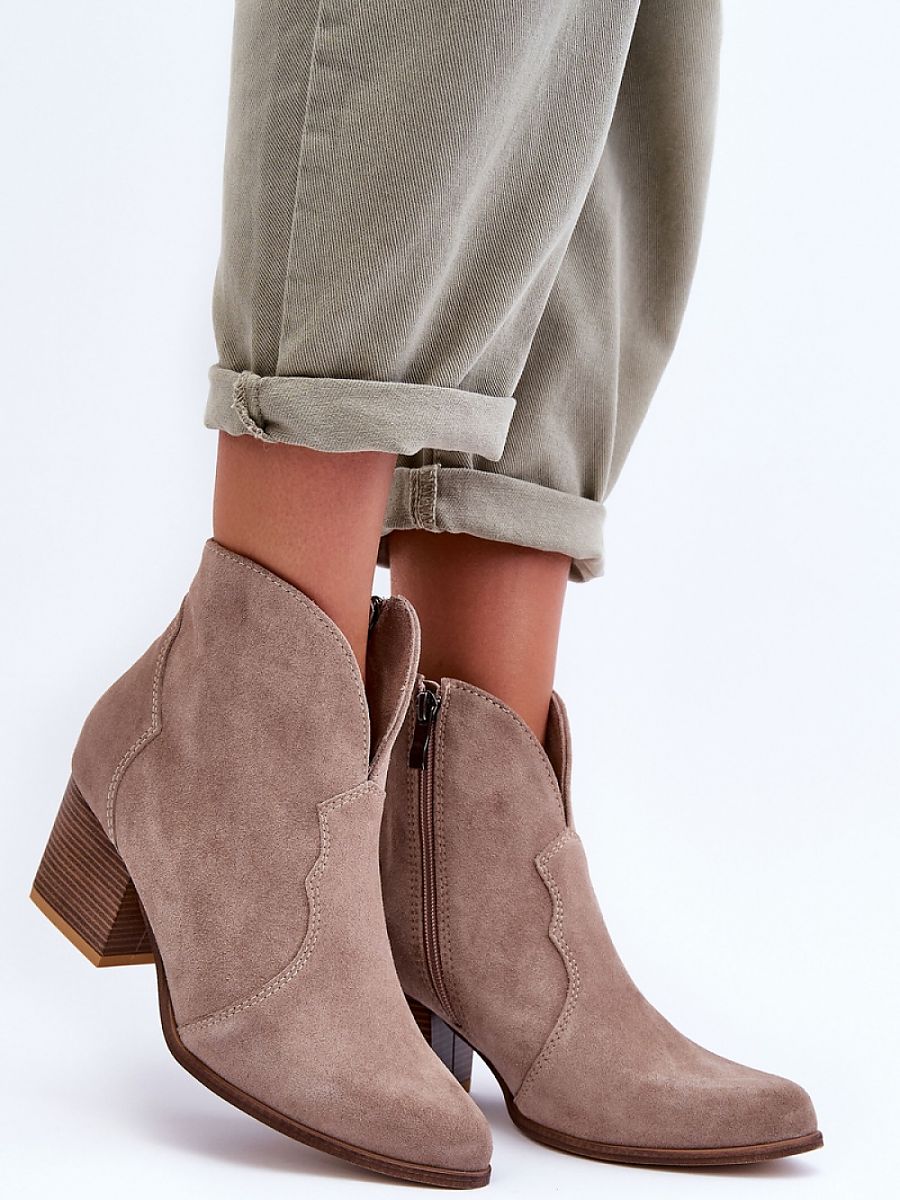 Heel boots Step in style