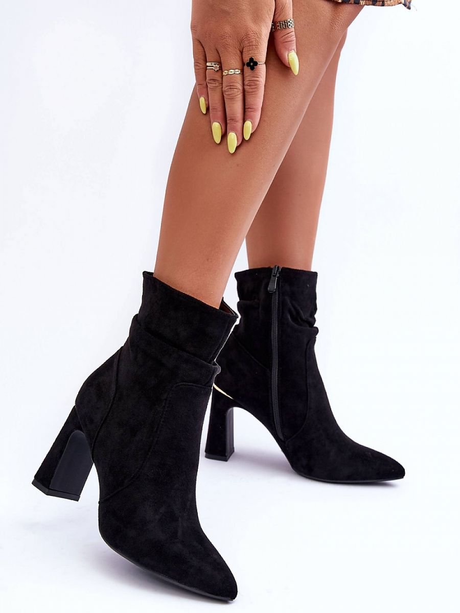 Heel boots Step in style