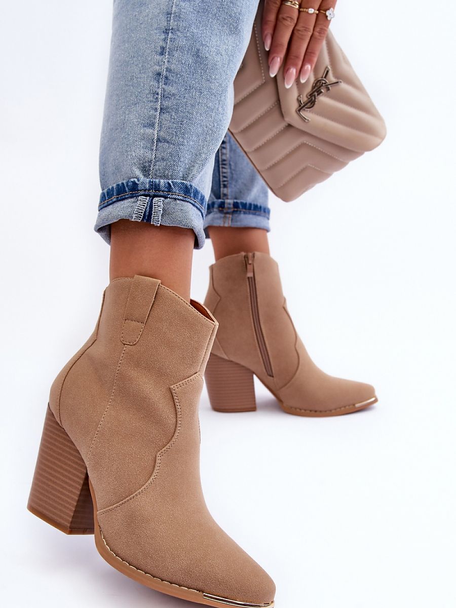 Heel boots Step in style