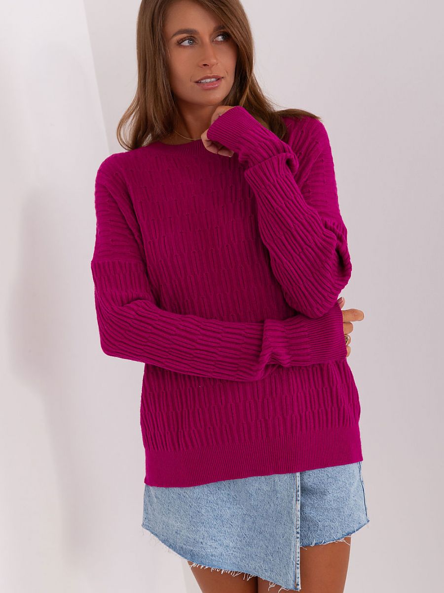 Jumper AT
A versatile women's jumper with a unique fabric texture for any occasion!