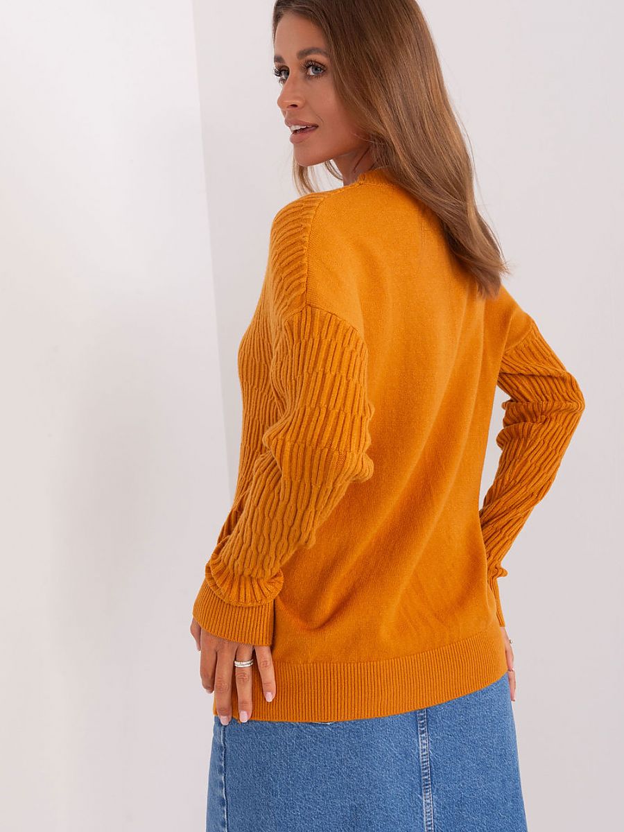 Jumper AT: Versatile Women's Jumper